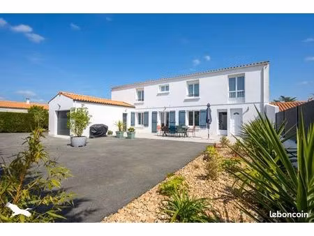 pavillon 11 pièces 243 m²