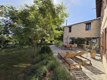 maison 7 pièces 260 m²