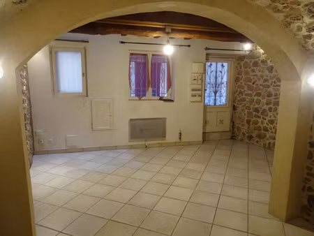 location maison 3 pièces 76 m² à callian (83440)