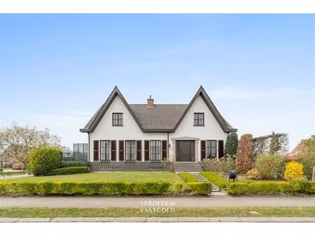 tijdloze villa met 5+ slaapkamers en tuin  volledig onderkelderd