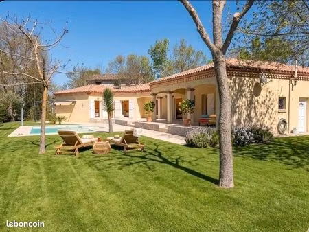 villa 8 pièces 198 m²