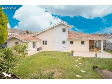 villa 5 pièces 150 m²