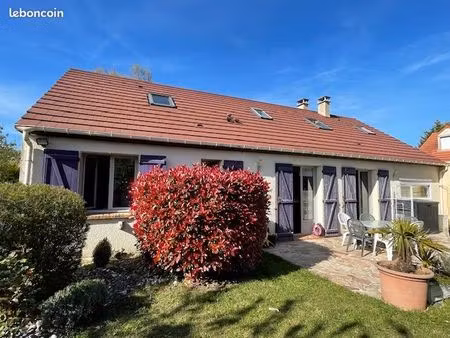 maison familiale spacieuse avec jardin et beaux volumes