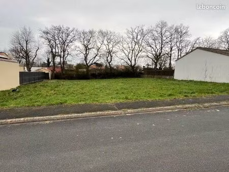 terrain 732 m² dompierre sur yon