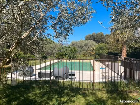 maison de maître rénovée de 245 m2  avec piscine sécurisée de 12x6m  sur terrain arboré de