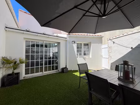 maison en pierre centre-ville saint-denis-d'oléron - 3 chambres - cour - charme de l'ancie