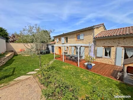 dépendance en pierre rénovée