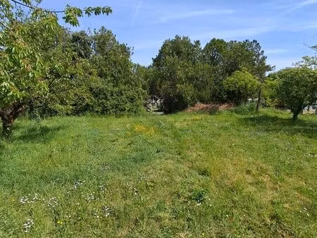 terrain constructible de 1225 m2