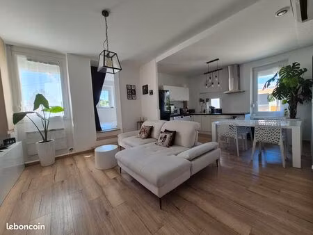 t3 rénové - premier et dernier étage - 2 minutes gare et centre ville - 63 m2 - 134000 eur