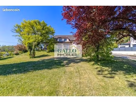 maison 9 pièces 225 m²