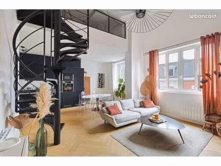 vieux-lille – appartement 3 pièces de caractère  dernier étage avec ascenseur