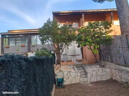 studio meublé sanary/mer rdc avec jardinet 42m2 dont 15 m2 terrasse