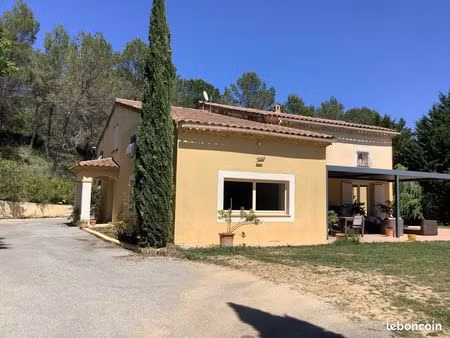 maison à brignoles sur 1 étage avec 7000 m2 de terrain 250 m2 habitable piscine au prix de