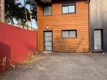 maison jumelée avec jardin et terrasse couverte