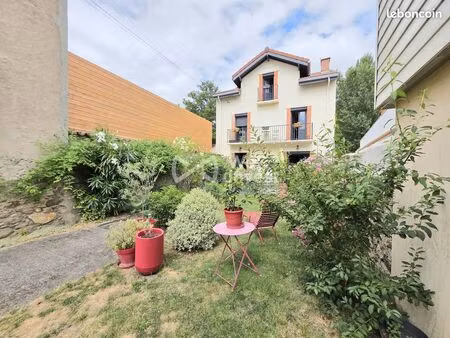 maison 6 pièces 130 m²