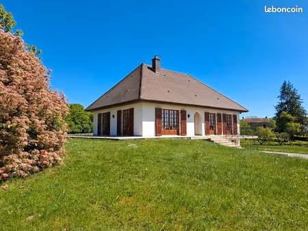 maison traditionnelle de standing