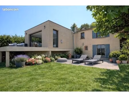 t5/6 – villa de 170m²- dans un écrin de verdure  au calme absolu  elle offre un cadre de v