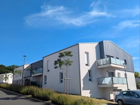 t3 récent 63m2 + balcon + parking