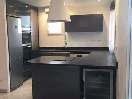 location appartement / duplexe / 3 pièces / 65m2 / balcon couvert