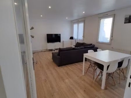 f3 de 64 m2 entièrement meublé avec place de parking et cellier