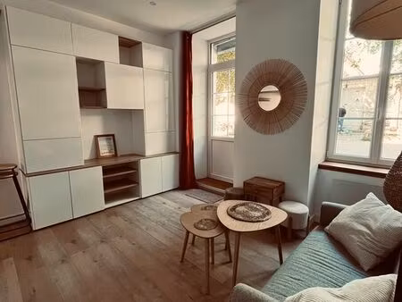 t2 entièrement rénové au coeur de la rochelle