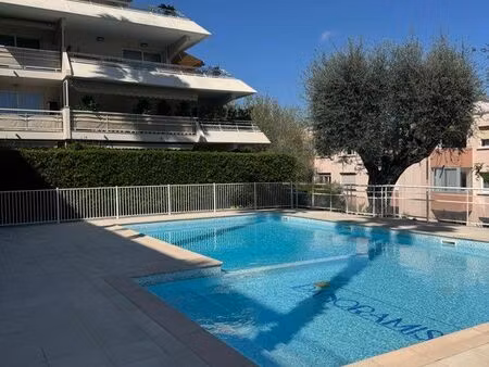 à saisir 2 pièces dans résidence pr