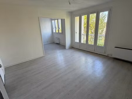 ◊ à louer – beau f3 de 77 m² avec balcon + cave – 850 cc ◊