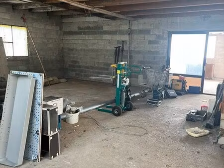 loue hangar avec logement