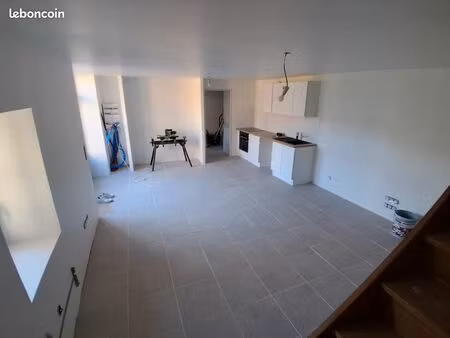 maison avec charme t4 rénovée parking et terrain