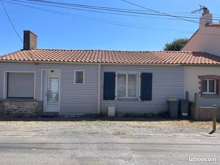 à louer : charmante maison de 49 m² à la chevrolière (44118) a 2.5 km du bourg