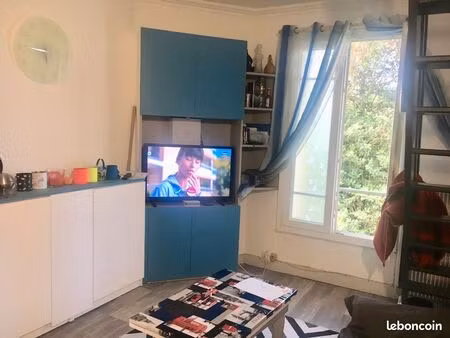 loue duplex meublé 27m2 face gare gros noyer-saint-prix