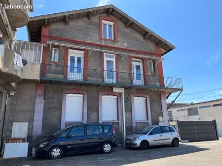 très beau appartement t2 de 60 m2 refait à neuf sécurisé avec portail électrique proximité