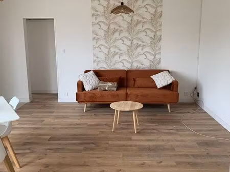 t3 meublé neuf 65m² balcon – face arènes – clim – 730