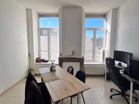 sedan  proche centre  rue thiers  beau f2 rénové avec garage