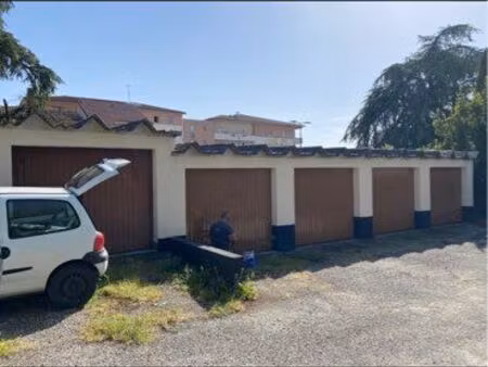 garage a louer plein centre de bourg de péage
