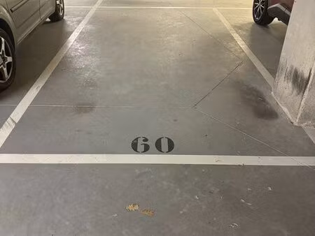 place de parking à chessy