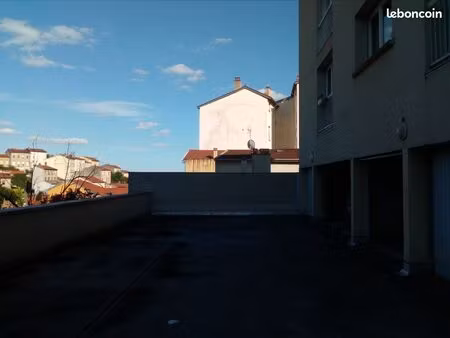 location garage fermé croix rousse