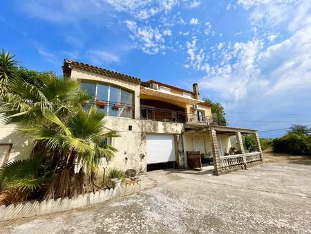 villa comprenant 3 logements 270m2 sur 1800m2 de terrain