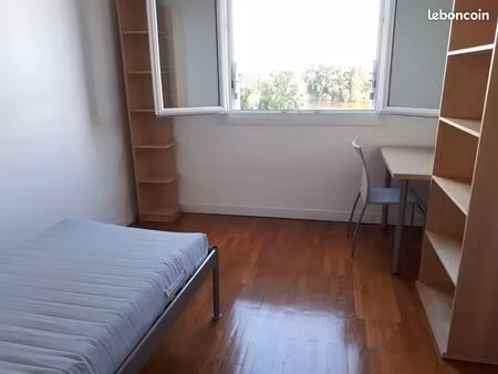 chambre meublée lumineuse île de nantes 44200 au calme (nantes centre 44000)