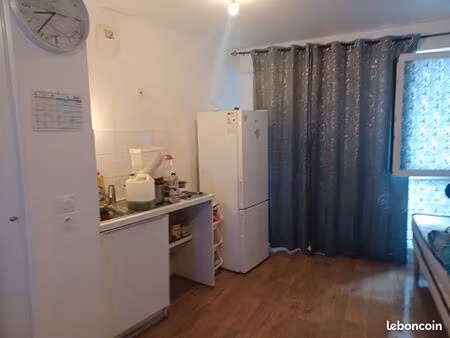 location studio uniquement fille