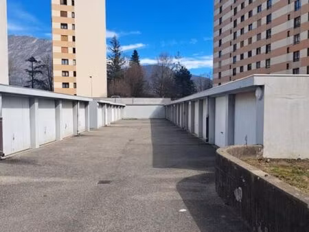 garage/box sassenage