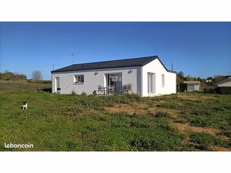 maison neuve sur grand terrain clôturé