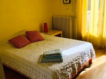 t2bis au pied du métro b