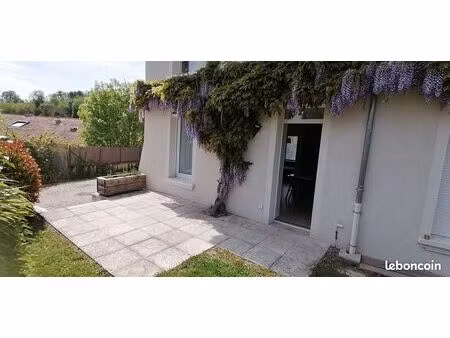 t2 meublé avec terrasse – calme – 10 min voiron