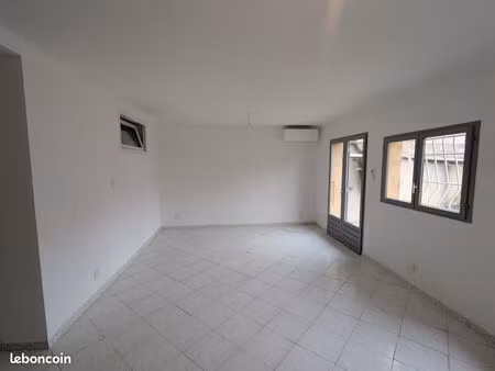 t2 rénové avec jardin privatif exposé sud + stationnement – proche tram