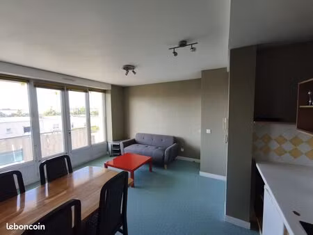 beau t2 meublé  balcon sud  proche centre  halles  bus