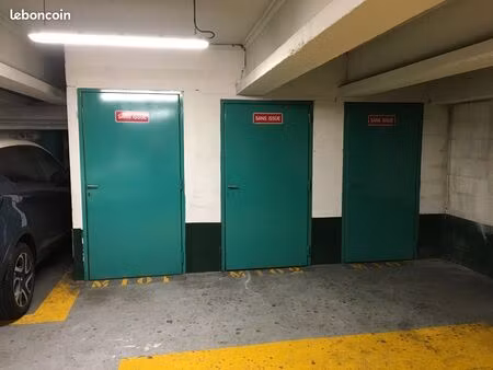 m°alésia: box moto ou vélos (garage) ou cave de rangements pour des objets fragiles