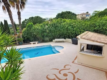 villa plain-pied 5 chambres et piscine