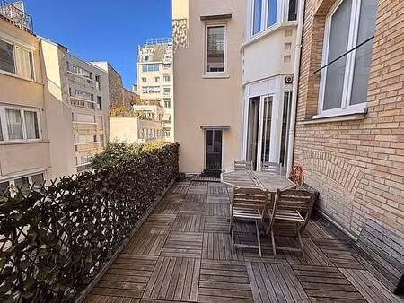 appartement 3 chambres meublé avec terrasse  ascenseur et cheminée