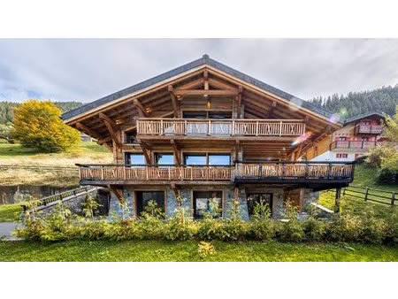 chalet sud- facing 6 chambres de 290m2 vendu meublé dans un endroit calme à 350m des...
